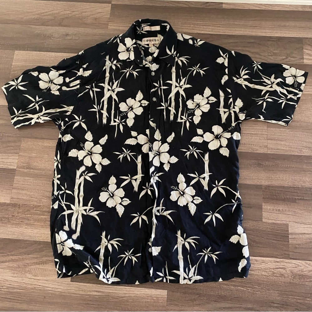3 for 12$Campia moda Hawaiian button down shirt size M